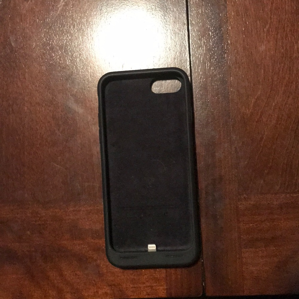 Self-charging case that charges iphone 7